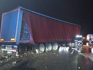 Dálnici D3 ve směru na České Budějovice uzavřela nehoda kamionu
