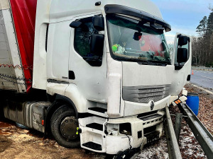 Dálnici D3 ve směru na České Budějovice uzavřela nehoda kamionu