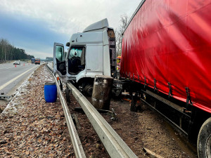 Dálnici D3 ve směru na České Budějovice uzavřela nehoda kamionu