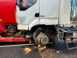 Dálnici D3 ve směru na České Budějovice uzavřela nehoda kamionu