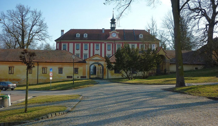 Kvůli možné trestné činnosti zámek v Protivíně, uvedli Seznam zprávy