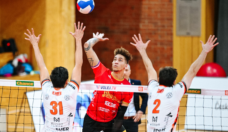 Napínavou bitvu Karlovarsko otočilo. Jihostroj poprvé doma prohrál