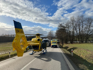 U Třeboně se srazila dvě auta. Jeden člověk zemřel