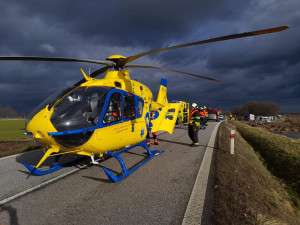 U Třeboně se srazila dvě auta. Jeden člověk zemřel