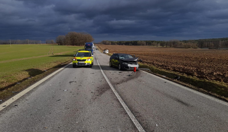 U Třeboně se srazila dvě auta. Jeden člověk zemřel
