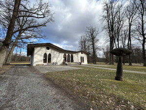 Café Bažantice se nachází na naučné stezce.