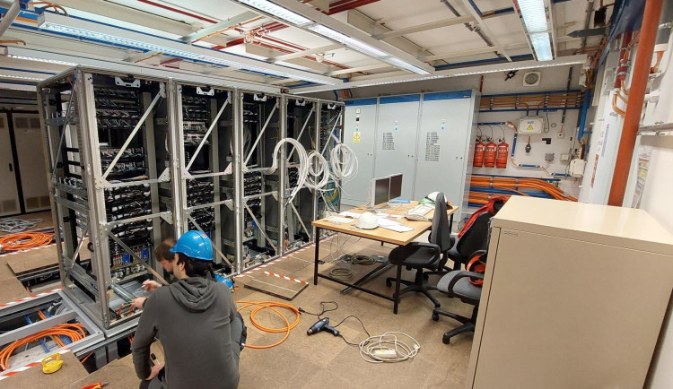 Temelín modernizuje řídicí systém, má nové vybavení u serverů v prvním bloku