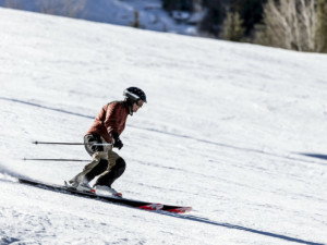 V jihočeských skiareálech Lipno a Zadov lyžovaly o víkendu tisíce lidí