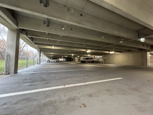 Parkovací dům Stromovka od zítřka využijí řidič. Nabídne téměř 500 míst