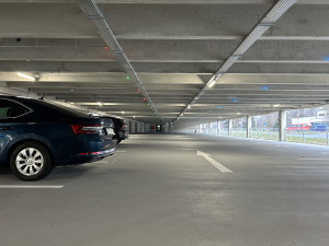 Parkovací dům Stromovka od zítřka využijí řidič. Nabídne téměř 500 míst