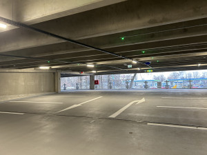 Parkovací dům Stromovka od zítřka využijí řidič. Nabídne téměř 500 míst