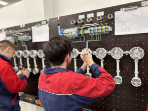 Na trhu budou chybět elektrikáři, kteří se starají o distribuční síť. EG.D otevírá nové třídy