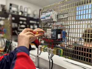Na trhu budou chybět elektrikáři, kteří se starají o distribuční síť. EG.D otevírá nové třídy