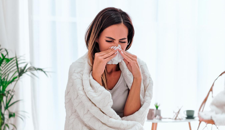 Chřipková epidemie potvrzena. Jak bojovat s příznaky nemoci a horečkou?