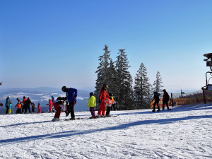 Na sjezdovkách ve střediscích na jihu Čech stále zůstává dostatek sněhu