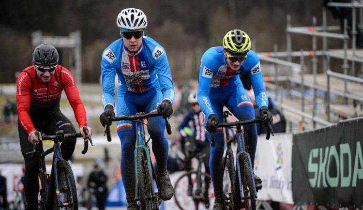Cyklokrosaři obsadili na úvod mistrovství v Táboře šesté místo, štafety vyhráli Francouzi