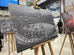 IGY hostí výstavu Jaroslava Sýbka. Fotil i anglického krále