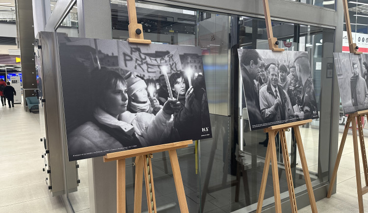 IGY hostí výstavu Jaroslava Sýbka. Fotil i anglického krále