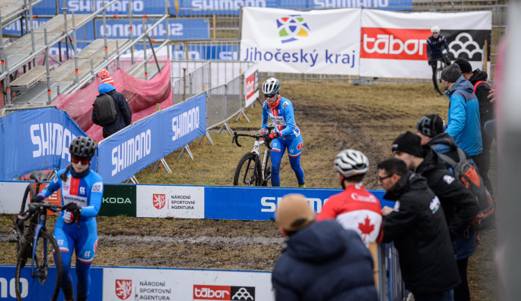 Van Empelová má z Mistrovství světa v cyklokrosu další zlato, juniorka Douděrová byla pátá
