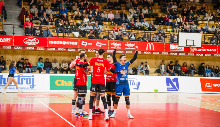 dan.kubat14@gmail.com +420774407608