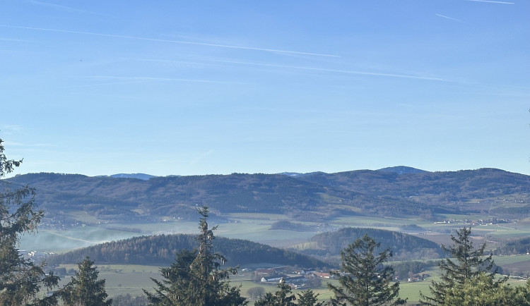 V týdnu bude zataženo, ale nadprůměrně teplo a na počátku i větrno
