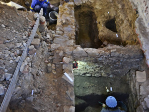 Archeologický průzkum u tvrze ve Volyni odhalil středověkou pec