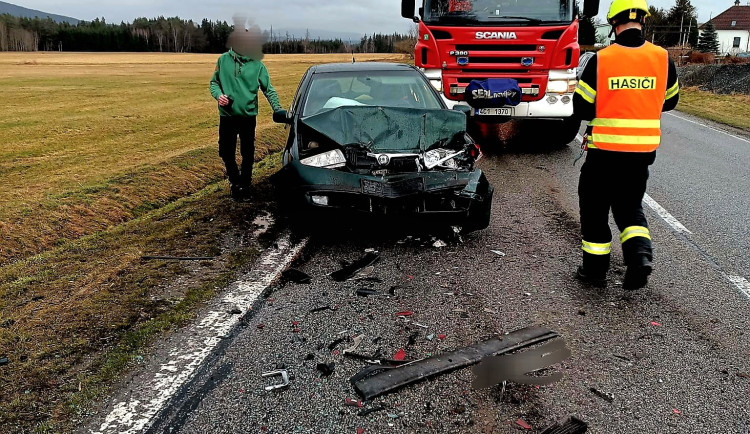 Na jihu Čech zdravotníci po nehodě ošetřili pět lidí včetně dvou dětí