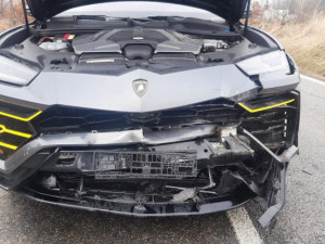 Řidička Lamborghini srazila divoké prase. Škoda je půl milionu
