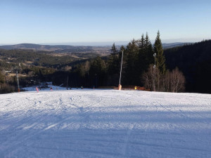 Jihočeské skiareály Zadov a Lipno ruší večerní lyžování, zůstane denní provoz