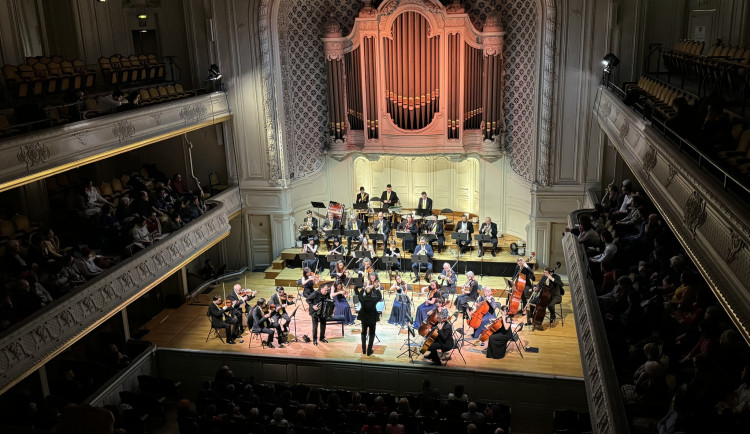 Jihočeská filharmonie bodovala v Paříži. Chystá novou nahrávku se světoznámým hudebníkem