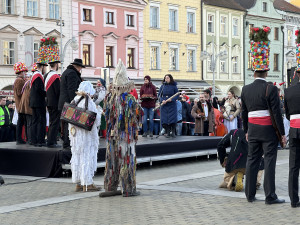Náměstí obsadili koledníci s tradiční masopustní koledou