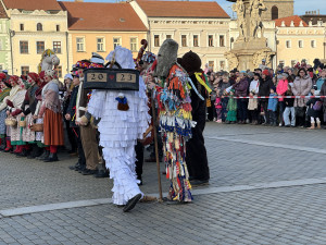 Náměstí obsadili koledníci s tradiční masopustní koledou