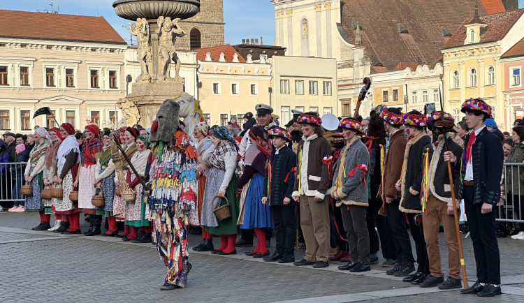 Náměstí obsadili koledníci s tradiční masopustní koledou