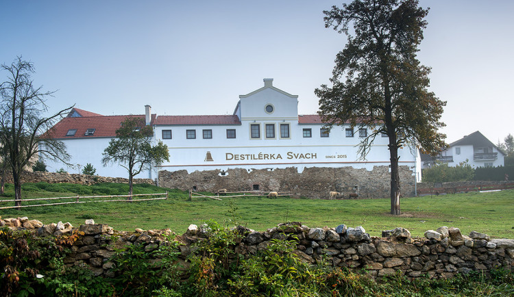 Svachovka bere další triumf. Whisky Old Well ocenil světový odborník