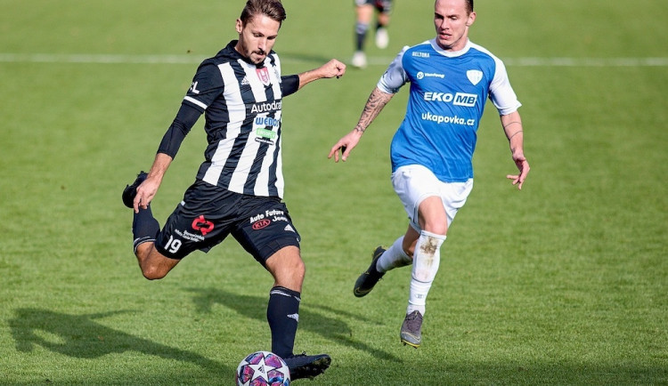 Patrik Brandner (v černém) už za Dynamo v minulosti hrál první i druhou nejvyšší soutěž.