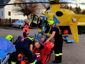 Do šestimetrové šachty ve Strakonicích spadl člověk. Vyprostit ho museli hasiči