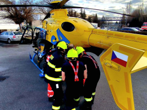 Do šestimetrové šachty ve Strakonicích spadl člověk. Vyprostit ho museli hasiči