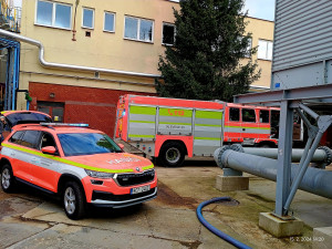 Do šestimetrové šachty ve Strakonicích spadl člověk. Vyprostit ho museli hasiči