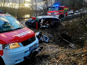 V Lipně nad Vltavou se srazila dvě auta. Záchranáři ošetřili šest lidí, z toho tři děti