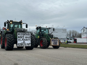 Zemědělci protestují i na jihu Čech. Desítky traktorů přijely do krajského města