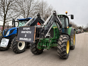 Zemědělci protestují i na jihu Čech. Desítky traktorů přijely do krajského města