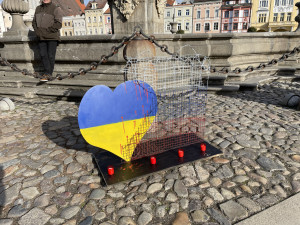 Na budějickém náměstí uctili lidé památku obětí konfliktu na Ukrajině. Na akci dorazily desítky lidí