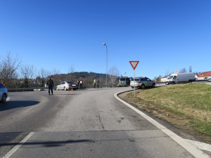 Jarní počasí v sobotu vylákalo ven motocyklisty. Policisté však varují před zrádnými podmínkami na cestách