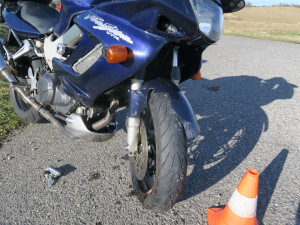 Jarní počasí v sobotu vylákalo ven motocyklisty. Policisté však varují před zrádnými podmínkami na cestách