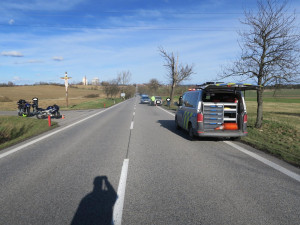 Jarní počasí v sobotu vylákalo ven motocyklisty. Policisté však varují před zrádnými podmínkami na cestách