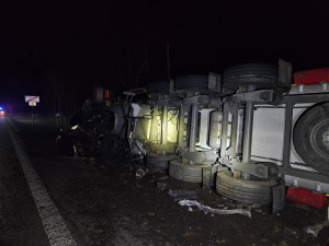 Na jihu Čech v noci havarovala cisterna s butanem