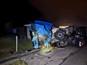 Na jihu Čech v noci havarovala cisterna s butanem