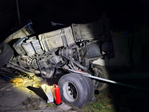 Na jihu Čech v noci havarovala cisterna s butanem