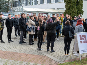 Lepší na vlastní oči než jen online, říkají maturanti. Na VŠTE zamíří i ve středu