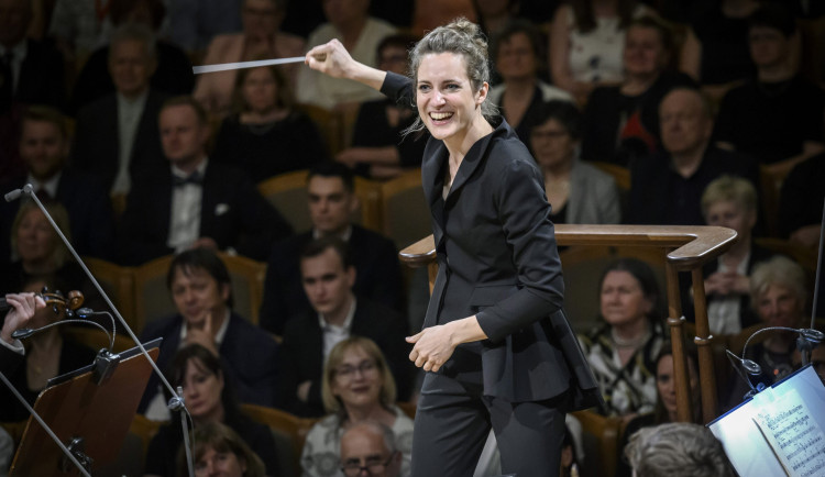 Jihočeská filharmonie má novou šéfdirigentku